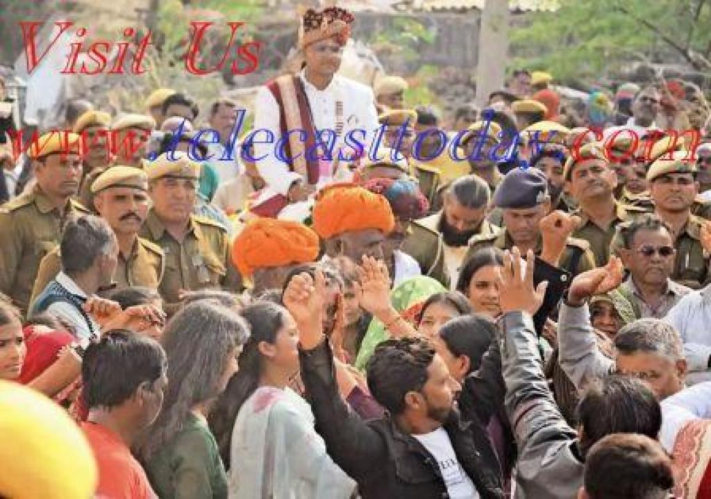अजमेर के गांव में एक बारात में 25 बाराती 30 घराती 75 पुलिसकर्मी सामाजिक ताने-बाने को नुकसान पहुंचा आज भी जातिवाद के पाप की उपस्थिति को प्रर्दशित करता हैं।
