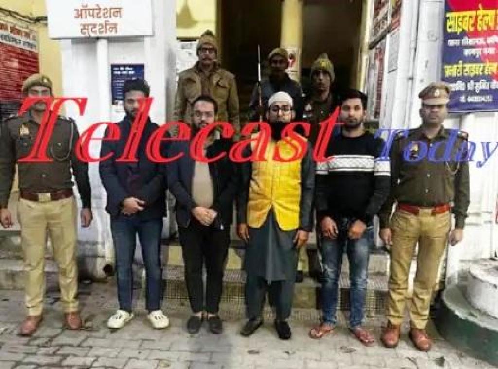 कानपुर में सीसामाऊ थाना क्षेत्र में एक बड़ी मोबाइल हाईटेक चोरी फाइनेंस कंपनी के कर्मचारी और तीन साथीयो ने 55 लाख के 126 मोबाइल फर्जी डिलीवरी ऑर्डर के जरिए बेचे