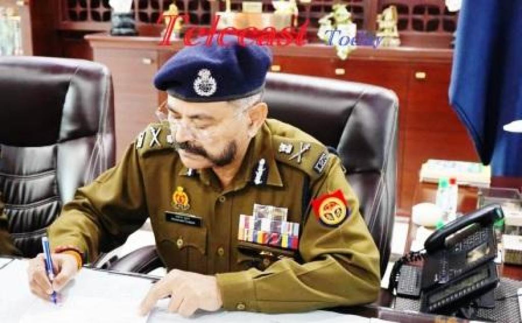 उत्तर प्रदेश नववर्ष 2025 के अवसर पर डीजीपी प्रशांत कुमार ने सुरक्षा को सुनिश्चित करने के कई महत्वपूर्ण दिशा-निर्देश जारी । नववर्ष की रात को किसी भी प्रकार की अराजकता बर्दास्त नही