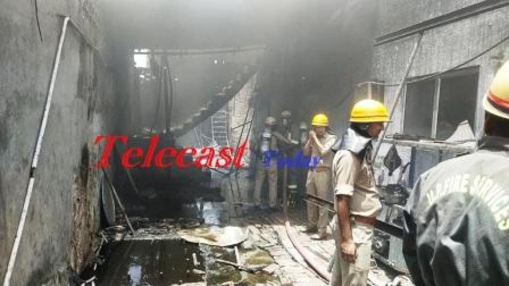 कानपुर: जाजमऊ थाना क्षेत्र के अन्तर्गत लारी कंपाउंड में अनवर अली की शू अपर में लगी आग, हताहत की सूचना नही है ।